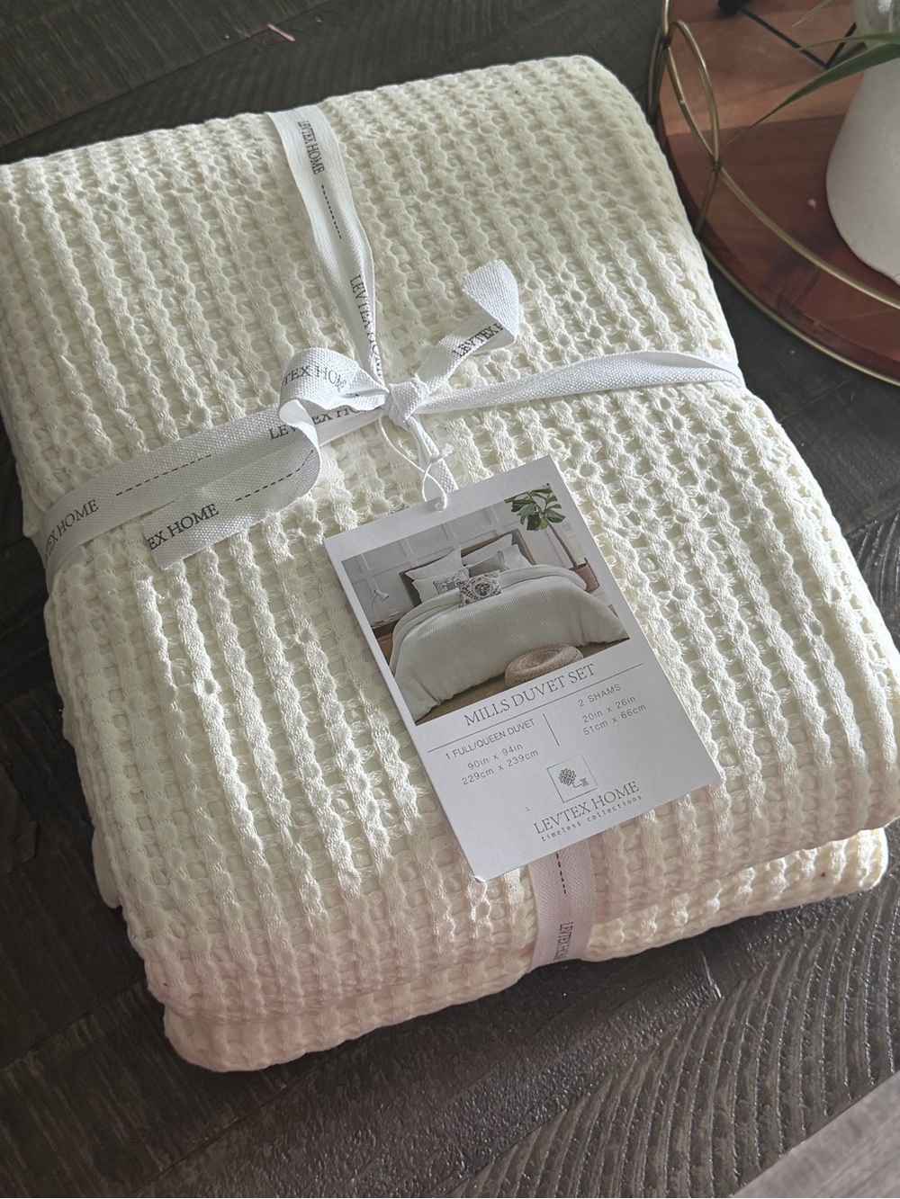 New! Levtex Home Mills Waffle Quilt and Pillow Sham Duvet Full/Queen Set - cream